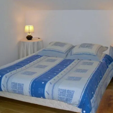 Tranquil Holiday In Sur Meuse With Pool Prázdninový dům