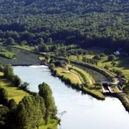 Tranquil Holiday In Sur Meuse With Pool Prázdninový dům *